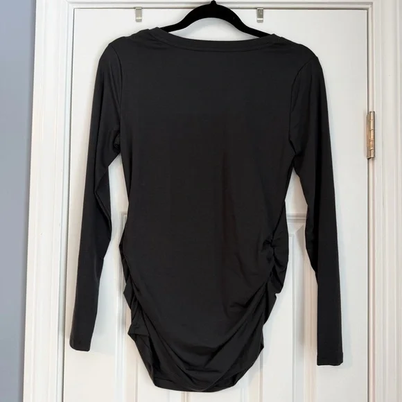 Old Navy Maternity Charcoal Long Sleeve V-Neck Top - Picture 2 of 5